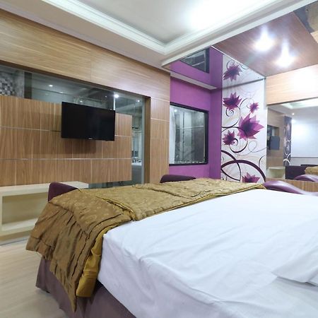 C'One Hotel Pulomas Jakarta Exteriér fotografie